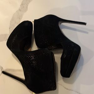 Aerin Black Velvety Suede Perforated Ankle wrap stilettos Size 9